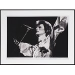 Gijsbert Hanekroot, David Bowie tritt live auf der Bühne der Earls Court Arena am 12. Mai 1973 während der Ziggy Stardust Tournee auf, 2016