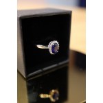 Prsten z bílého zlata s přírodním královským modrým safírem