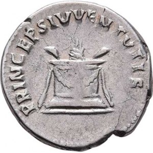 Domitianus - jako césar za Tita, 79 - 81, AR Denár, Rv:PRINCEPS.IVVENTVTIS., oltář, RIC.50,