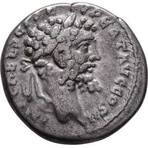 Septimius Severus, 193 - 211, AR Denár, Rv:INVICTO.IMP., trofej a zbraně, RIC.389