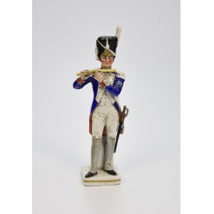 Figur eines Grenadiers der französischen Armee, der Flöte spielt