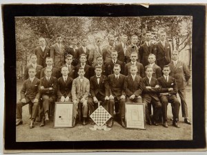 JEU DE DEUX PHOTOGRAPHIES DU PREMIER CLUB D'ÉCHECS - Pologne Bydgoszcz 1924