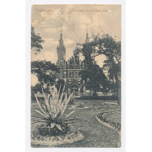 Ciechocinek - Florist in front of the church (1195)