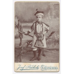 Fotografia, chłopiec w stroju narodowym - Rudlicki, Częstochowa. Format gabinetowy (1531)