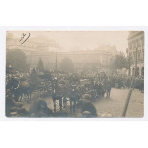 Warschau - Trauerzug der Gefallenen im Jahr 1926 auf dem Theaterplatz. Foto: M. Fuks (1601)