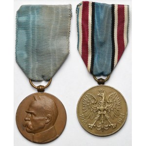 Second Polish Republic, Poland to Its Defender 1918–1921 Medal and Decade of Regained Independence 1918–1928 Medal – set (2 pieces)