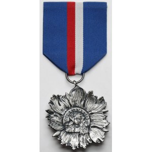 III RP, Srebrny Medal Zasłużony Kulturze Gloria Artis
