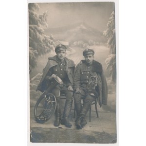 II RP, Photograph, Legionaries 1920 - Eagle with wavy lower edge of amazon shield 1917