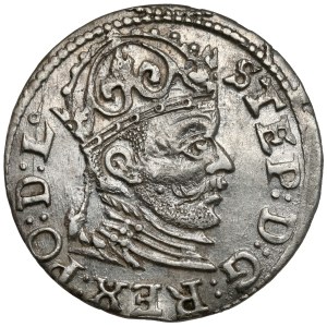 Stefan Batory, Trojak Ryga 1585 - łezkowaty naramiennik