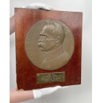 Medallion (26cm) Marshal Joseph Pilsudski - The Mint