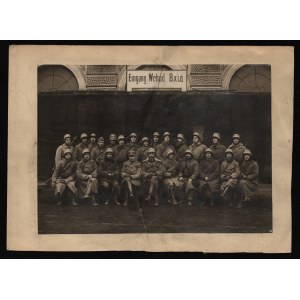 [Wyzwolenie Przemyśla 1918 r.] Przemyśl 11 listopada. Legia oficerska [na fotografii widoczni m. in. Leonard Z. Lepszy oraz St. Bujwid]