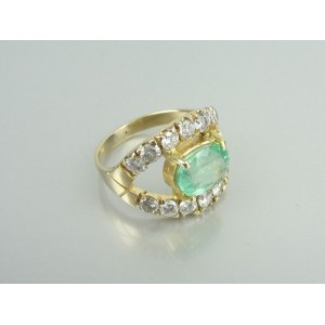 Gold Ring - Emerald and Diamonds - Certificate.