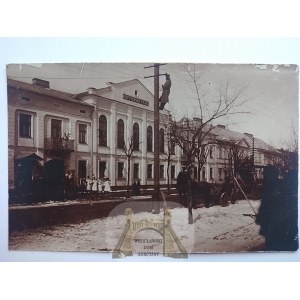 Suwałki, sąd, prace na słupie, ok. 1915