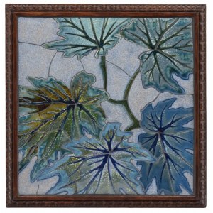 Begonia, 2023, ceramika szkliwiona; 27 x 27 cm;