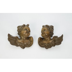 A pair of winged angel heads
