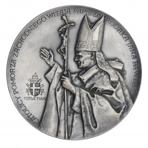 LES CATHOLIQUES DE POMÉRANIE OCCIDENTALE ACCUEILLENT LEUR COMPATRIOTE LE PAPE JAN PAWEŁ II.