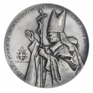 I CATTOLICI DELLA POMERANIA OCCIDENTALE ACCOLGONO IL LORO CONNAZIONALE PAPA JAN PAWEŁ II.