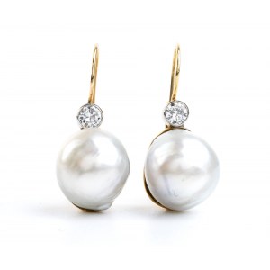Gold earrings with pearls and diamonds
