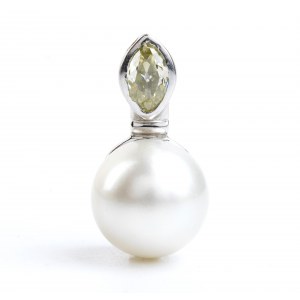 Diamond pearl gold pendant
