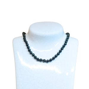 Tmavě zelený perlový náhrdelník se stříbrným zapínáním (925)