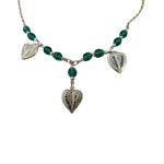 Collier avec trois pendentifs en forme de cœur