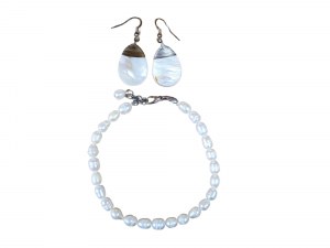 Bracelet set of cultured pearls + iridescent earrings
