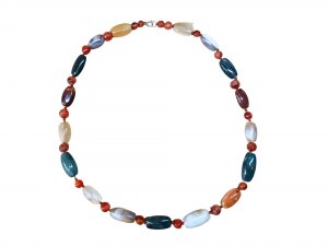 Necklace of semi-precious stones