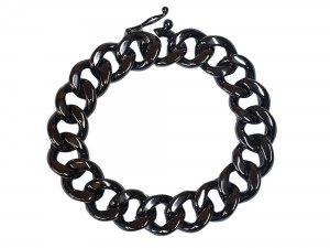 Bracelet in black color with thick weave