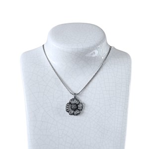 Silver chain (835) with pendant and ring