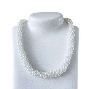 Pearl suit: necklace and bracelet of white pearls