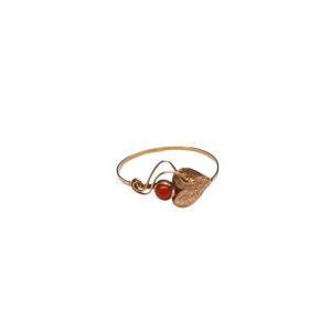 Gold ring with round eye of natural coral