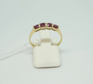 Gold ring with rubies (18k)