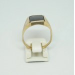 Zlatý prsten s onyxem (18k)