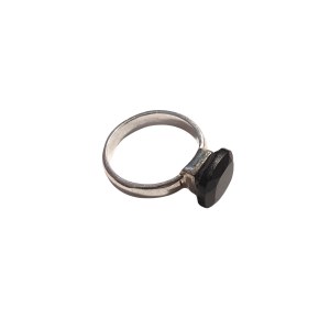 Silver ring with faceted onyx (925)