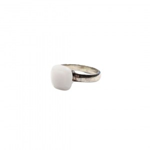 Silver ring with faceted stone (925)