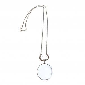Necklace vintqge magnifying glass
