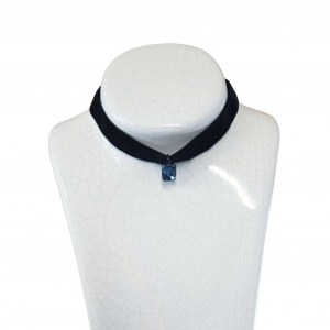 Choker necklace with pendant