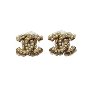 Pozlacené perlové náušnice, model s logem CC, Chanel (bílé)