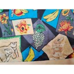 Lehký šátek s motivy ovoce, květin a zvířat