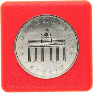 Německo - DDR (1949-1990), 20 M 1990 A - 22.XII. 1989, Brandenburská brána KM 139 C