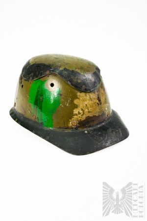 Inghilterra, seconda guerra mondiale, elmetto di cartone per minatori, usato nella protezione civile. Camo