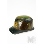 2. světová válka Anglie, hornická kartonová přilba, používaná v přilbě civilní obrany. Kamufláž