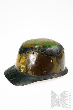 Inghilterra, seconda guerra mondiale, elmetto di cartone per minatori, usato nella protezione civile. Camo