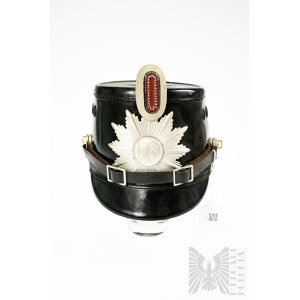 2 WW2 deutsche Stadtpolizei Czako mit Nachkriegs-Helm Overlay (Nordrhein-Westfalen).