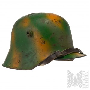 1 WW1 Stahlhelm M16 in Camouflage Painting.