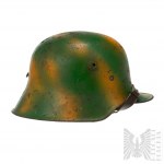 1 WW1 Stahlhelm M16 in Camouflage Painting.