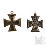 Ensemble de deux croix de fer miniatures pour l'Allemagne et la Russie pendant la Première Guerre mondiale