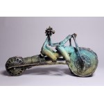 D.Z., Pärchen auf einem Motorrad (Bronze, 46 cm breit)