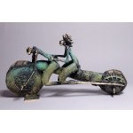 D.Z., Pärchen auf einem Motorrad (Bronze, 46 cm breit)