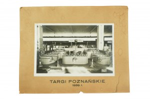 Photographie du stand de la société ODLEW Poznań W.L. Szczepanowski lors de la foire de Poznań en 1939, [LS].